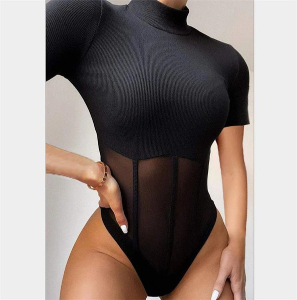 Női test pólódzsekivel és hálós elemmel