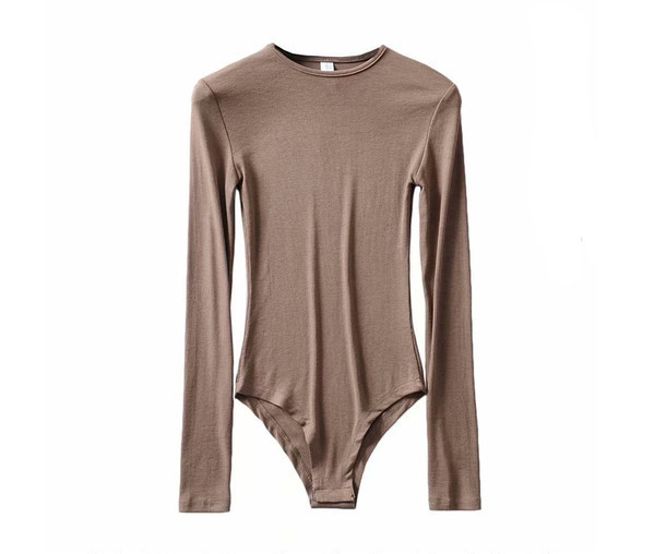 Απλό μοντέλο γυναικείο κορμάκι με στρογγυλή λαιμόκοψη