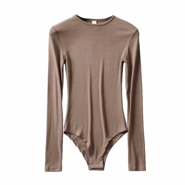 Απλό μοντέλο γυναικείο κορμάκι με στρογγυλή λαιμόκοψη