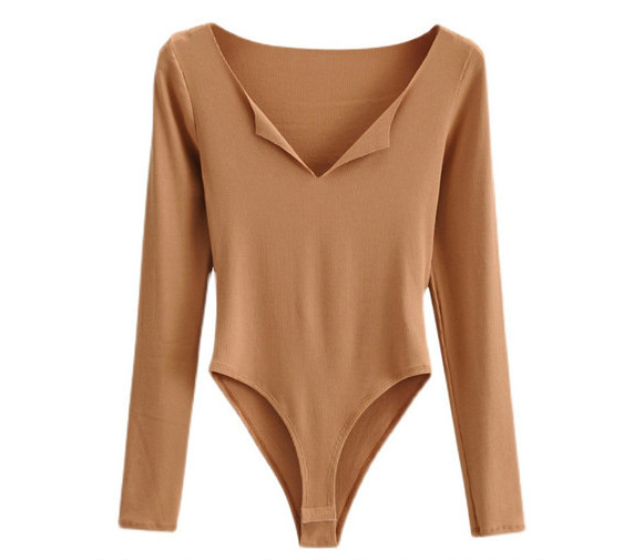 Női body hosszú ujjal és spitz nyakkivágással