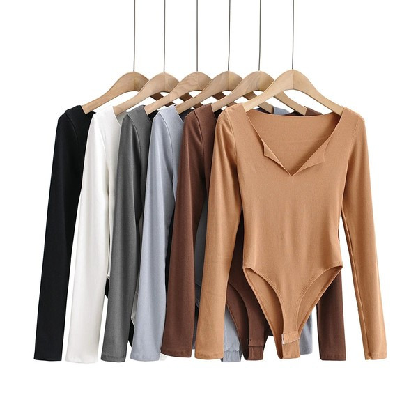 Női body hosszú ujjal és spitz nyakkivágással