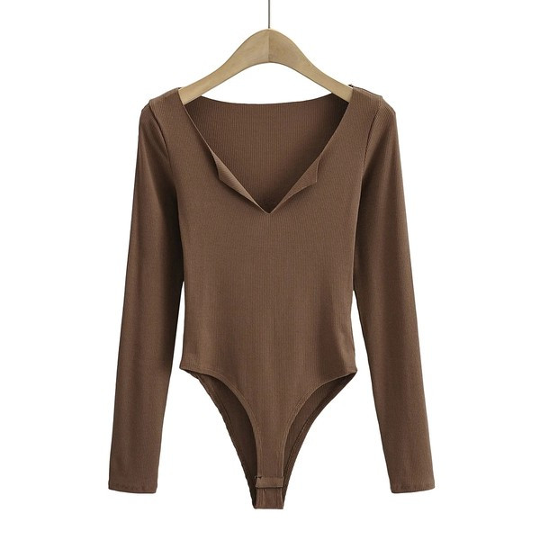 Női body hosszú ujjal és spitz nyakkivágással