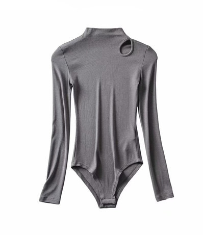 Καθημερινό γυναικείο κορμάκι με κομμένο μέρος