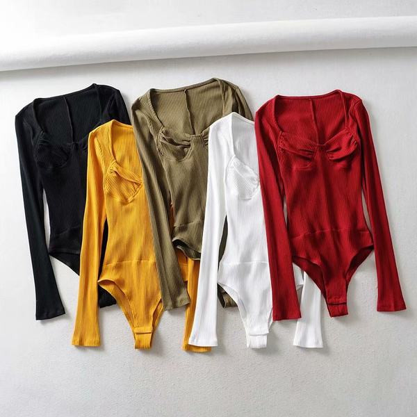 Női napi body négyszögletes nyakkivágással és hosszú ujjal