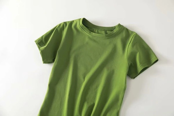 Ženski bodi s okruglim izrezom i kratkim rukavima