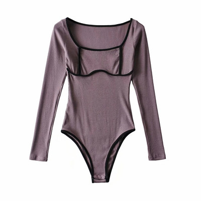 Κομψό γυναικείο κορμάκι με τετράγωνο ντεκολτέ