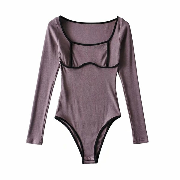 Κομψό γυναικείο κορμάκι με τετράγωνο ντεκολτέ