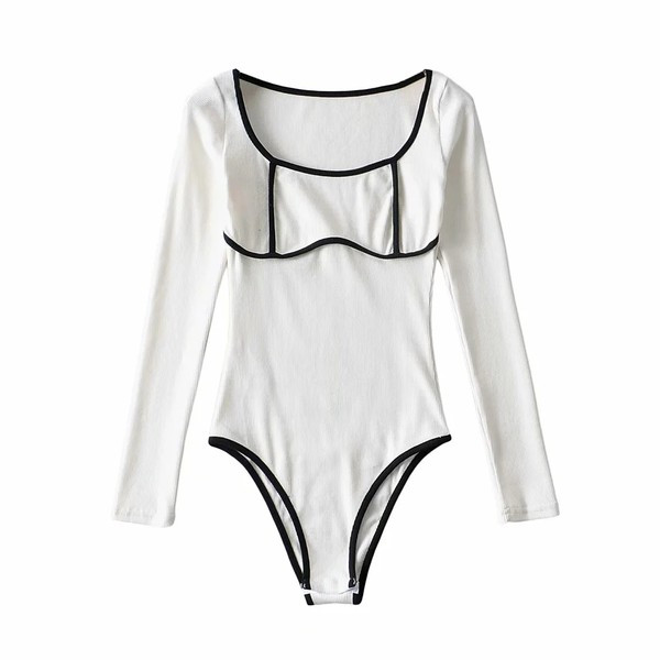 Κομψό γυναικείο κορμάκι με τετράγωνο ντεκολτέ