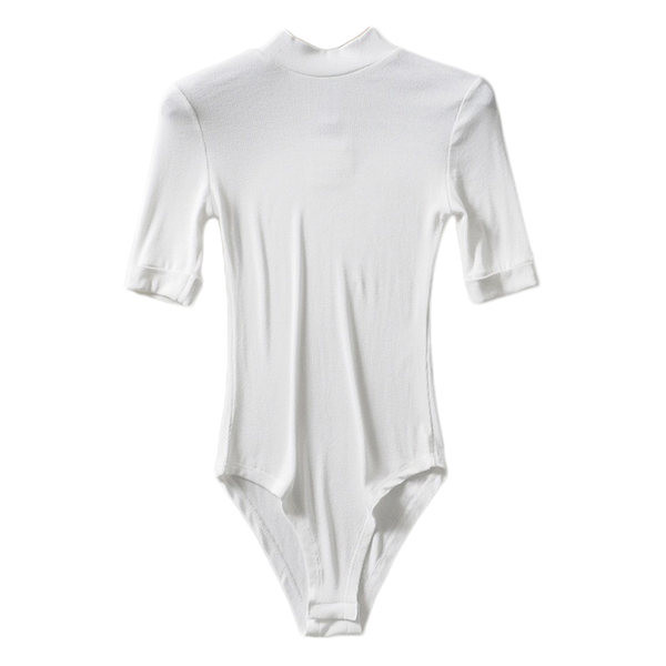 Naiste keha lühikeste varrukate ja polo kraega