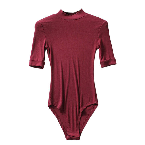 Naiste keha lühikeste varrukate ja polo kraega