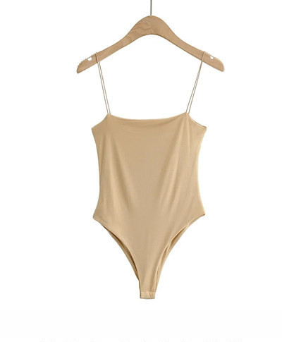 Peenikeste rihmadega naiste keha – igapäevamudel