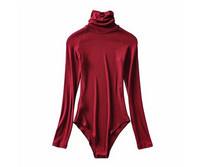 Naiste ühevärviline polokrae ja pikkade varrukatega body