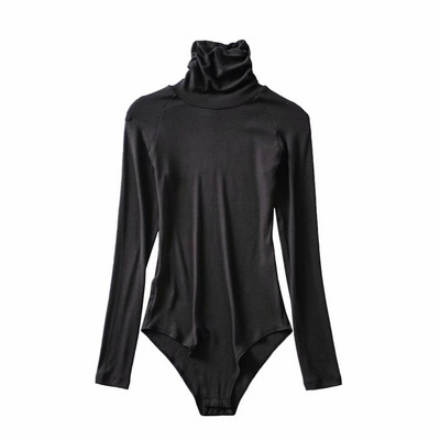 Naiste ühevärviline polokrae ja pikkade varrukatega body