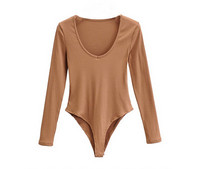 Naiste keha ovaalse kaelusega tavaline mudel