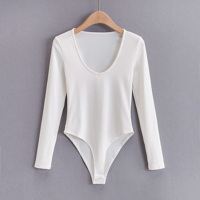 Naiste keha ovaalse kaelusega tavaline mudel