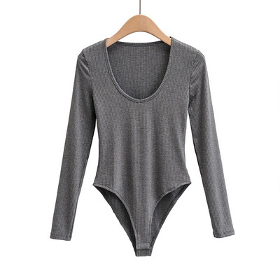 Naiste keha ovaalse kaelusega tavaline mudel