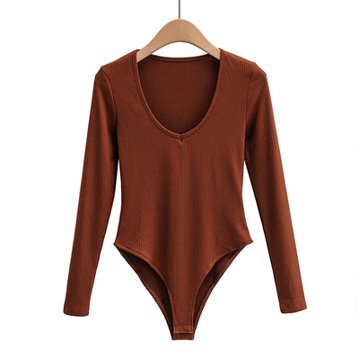 Naiste keha ovaalse kaelusega tavaline mudel