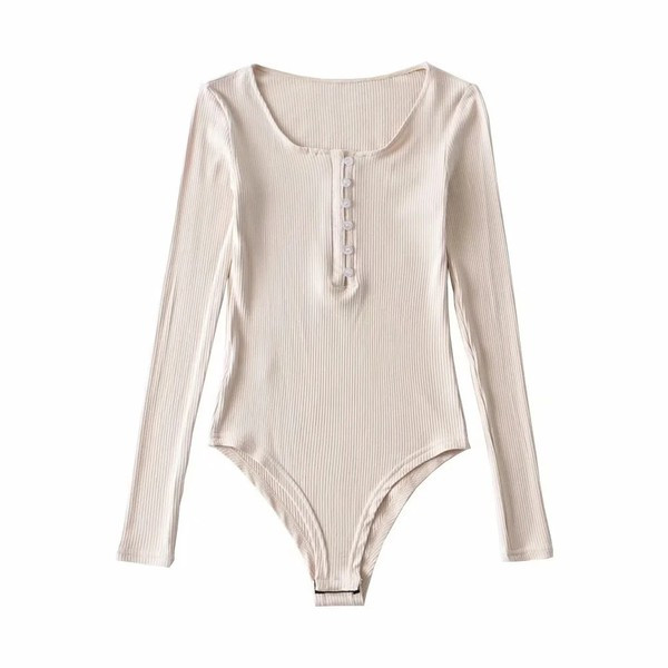 Aktuális test ovális nyakkivágással és gombokkal nőknek