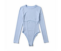 Naiste vabaaja keha ovaalse dekoltee ja pikkade varrukatega