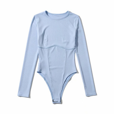 Naiste vabaaja keha ovaalse dekoltee ja pikkade varrukatega