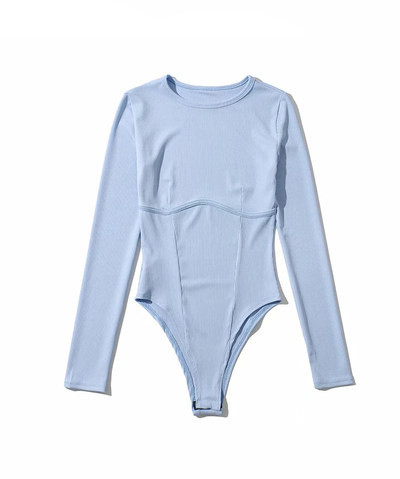 Naiste vabaaja keha ovaalse dekoltee ja pikkade varrukatega