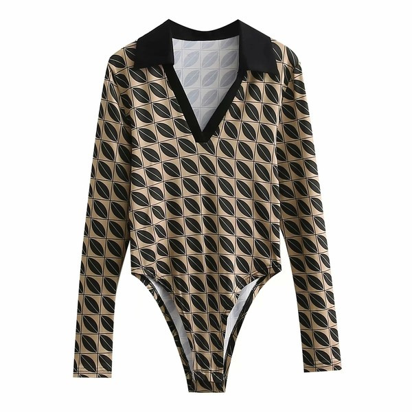 Γυναικείο κλασικό γιακά και λαιμόκοψη spitz