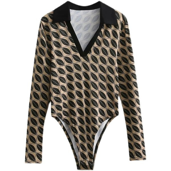 Γυναικείο κλασικό γιακά και λαιμόκοψη spitz