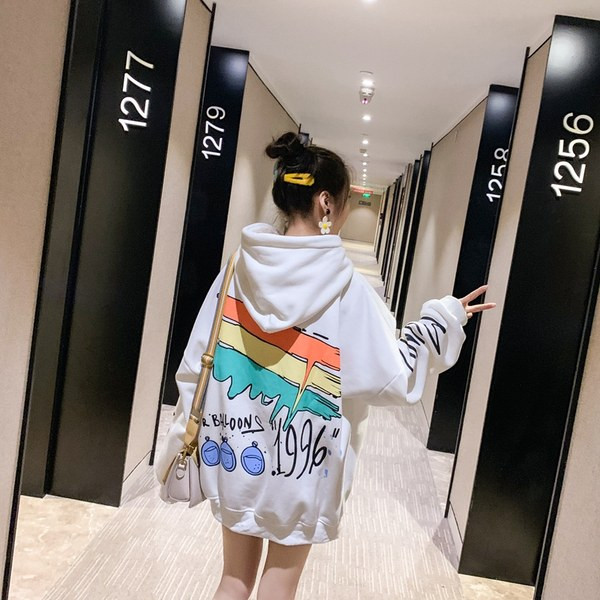 Φαρδύ γυναικείο φούτερ με κουκούλα και απλικέ