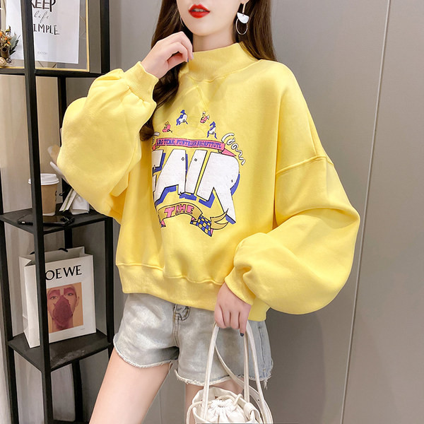 Casual γυναικεία μπλούζα με ψηλό γιακά και στάμπα