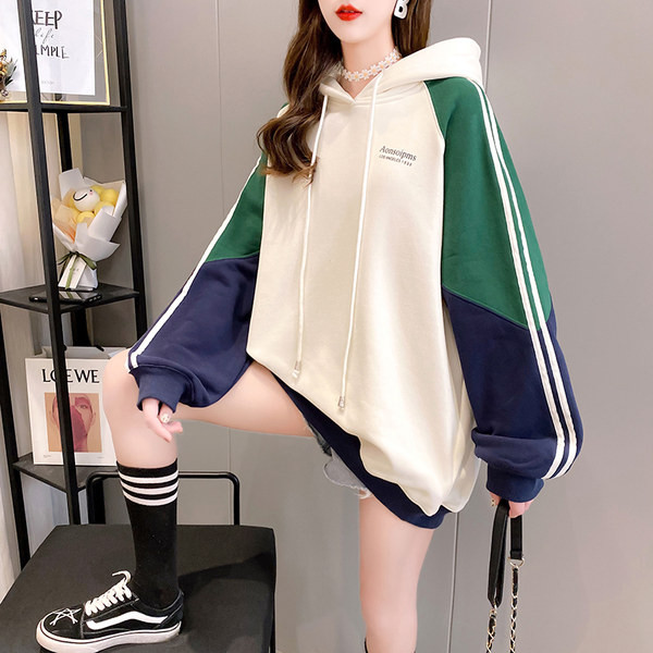 Laia mudeliga naiste dressipluus ääriste ja kapuutsiga