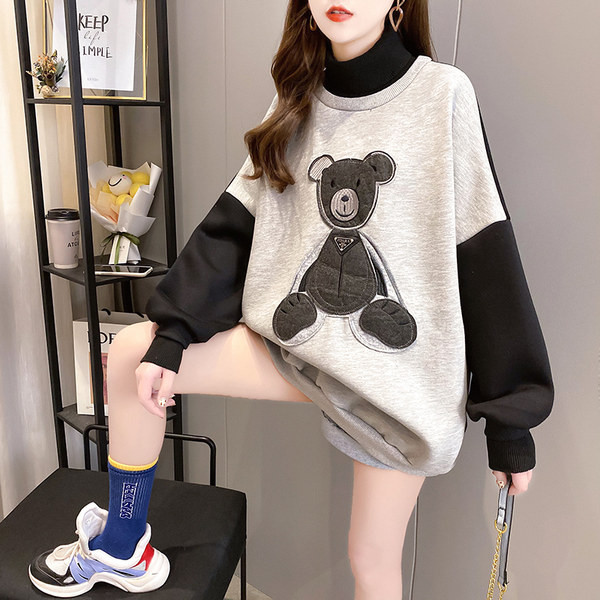 Γυναικεία φαρδιά μπλούζα με αρκουδάκι και ψηλό γιακά
