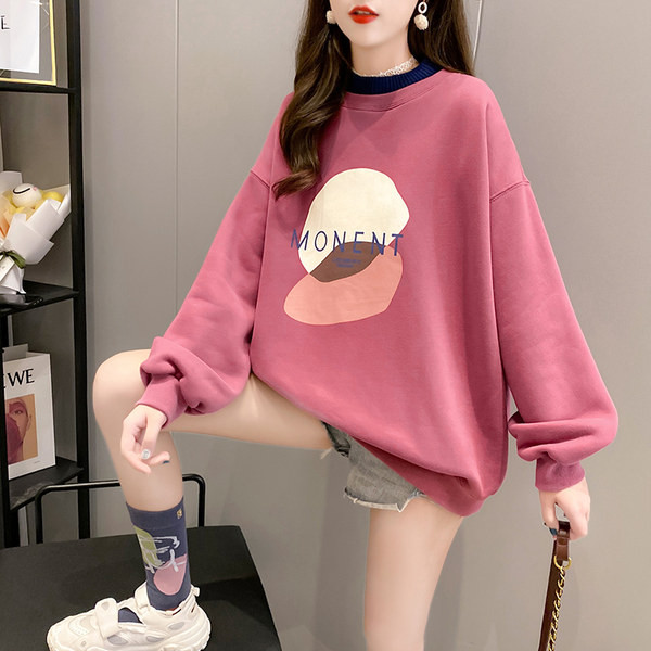 Aplikatsiooni ja ümara kaelusega naiste pluus