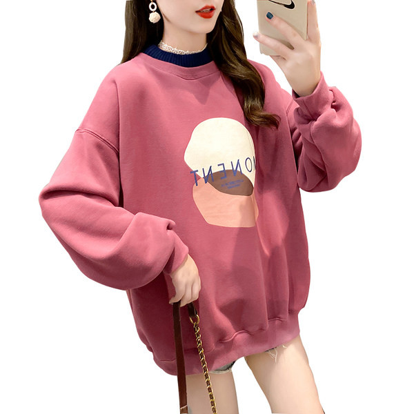 Aplikatsiooni ja ümara kaelusega naiste pluus