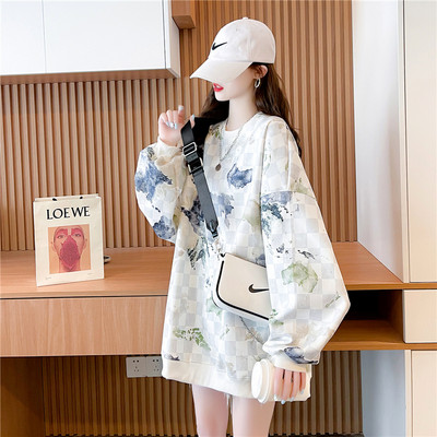 Lai ümara kaelusega naiste pluus