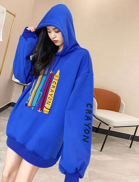 Női napi pulóver kapucnival és rátéttel