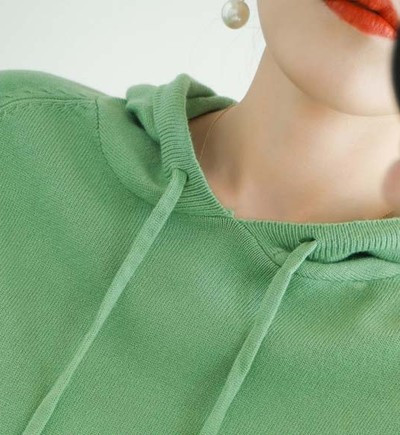 Női kötött pulóver kapucnival - több színben