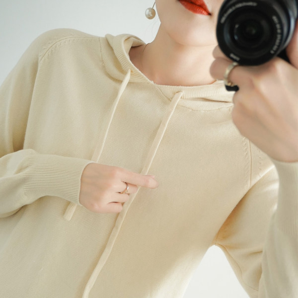 Női kötött pulóver kapucnival - több színben