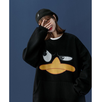 Széles női pulóver mintával és zsebbel