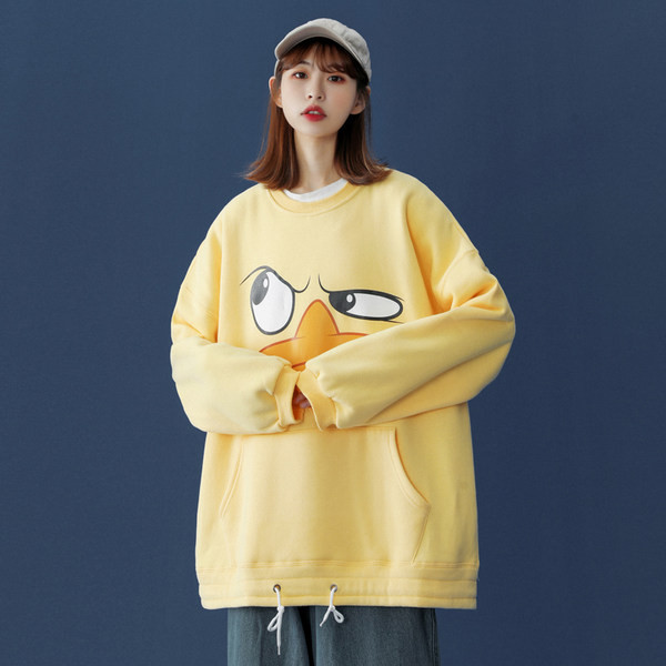 Széles női pulóver mintával és zsebbel