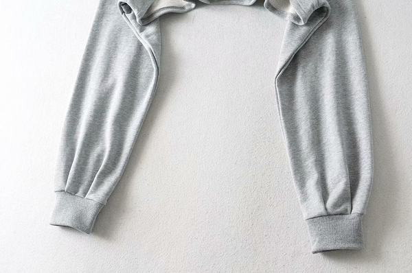 Naiste lühike kapuutsiga dressipluus kolmes värvitoonis