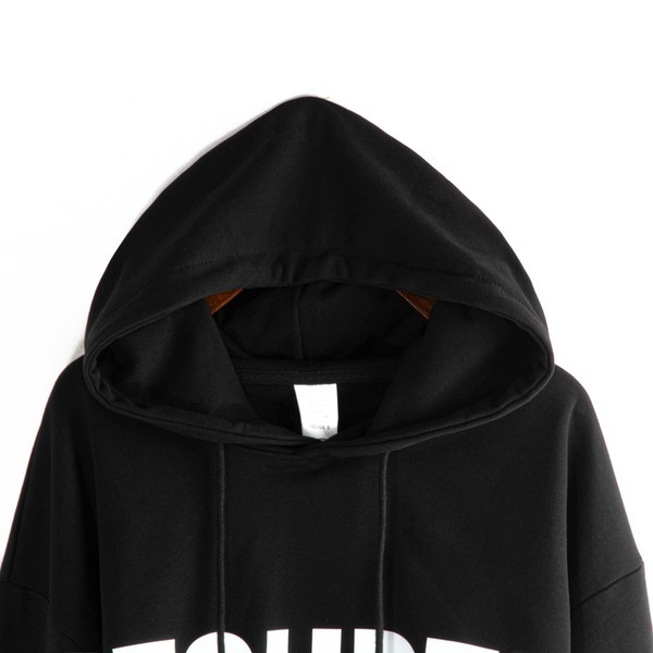 Naiste sportlik aplikatsiooniga dressipluus - musta värvi