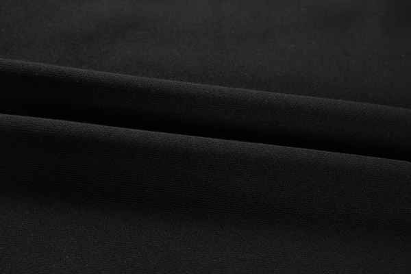 Lühike musta värvi naiste pluus