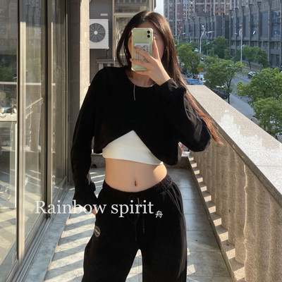 Modern női blúz ovális nyakkivágással - több színben