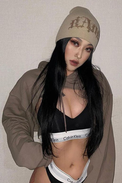 Pruuni värvi kevadine naiste dressipluus kapuutsiga