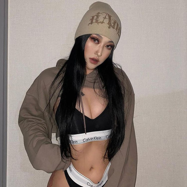 Pruuni värvi kevadine naiste dressipluus kapuutsiga