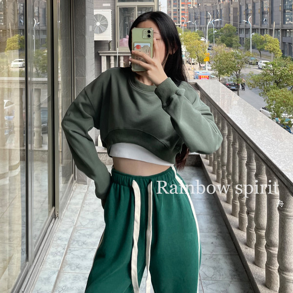 Vabaaja naiste lühike pluus ovaalse kaelusega – mitut värvi