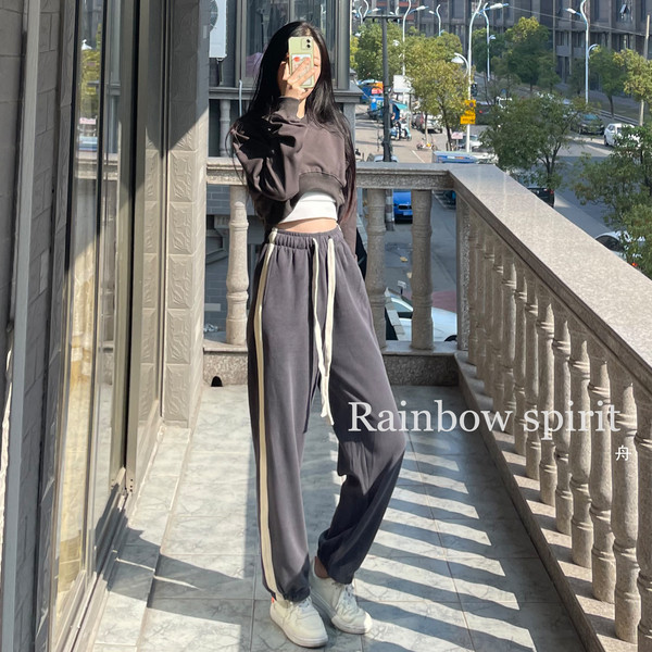 Vabaaja naiste lühike pluus ovaalse kaelusega – mitut värvi