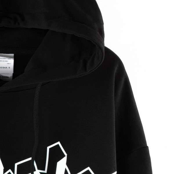 Naiste must aplikatsiooniga dressipluus - lühike mudel