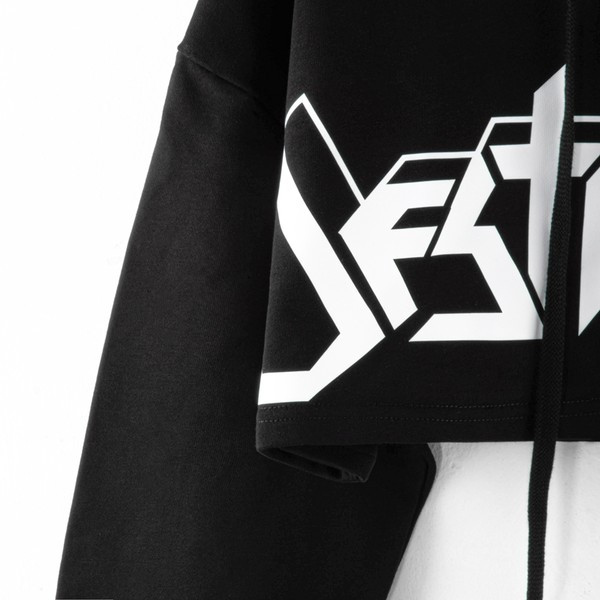 Naiste must aplikatsiooniga dressipluus - lühike mudel