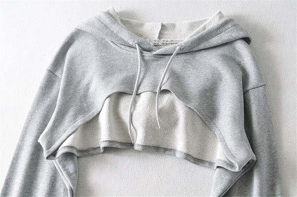 Rövid női pulóver kapucnival